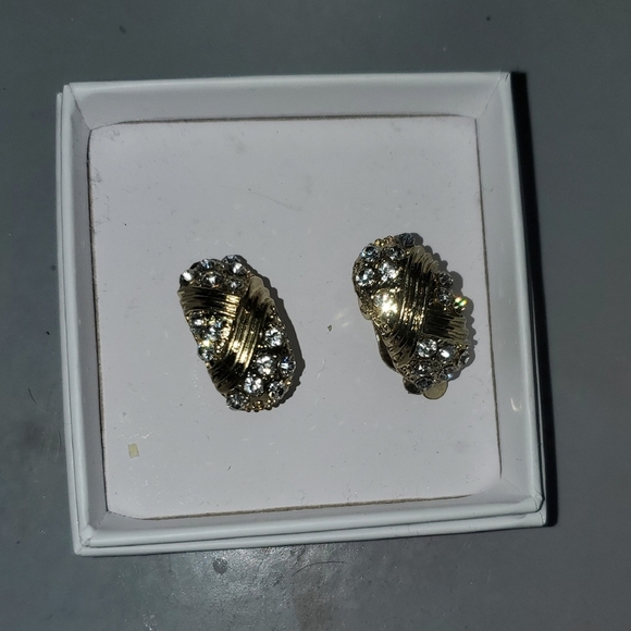 St. John Gold and Crystal  Clip On Earrings 80s Fashion - Picture 2 of 11